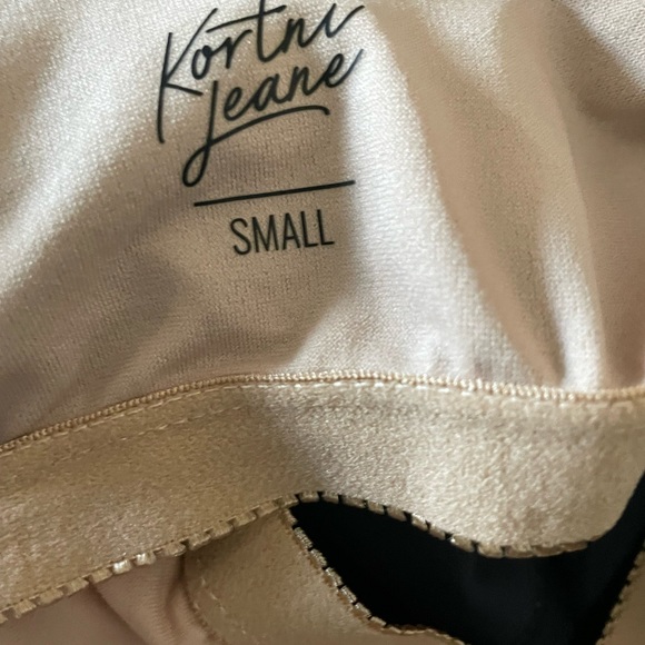 Kortni Jeane swing top. - Picture 2 of 4